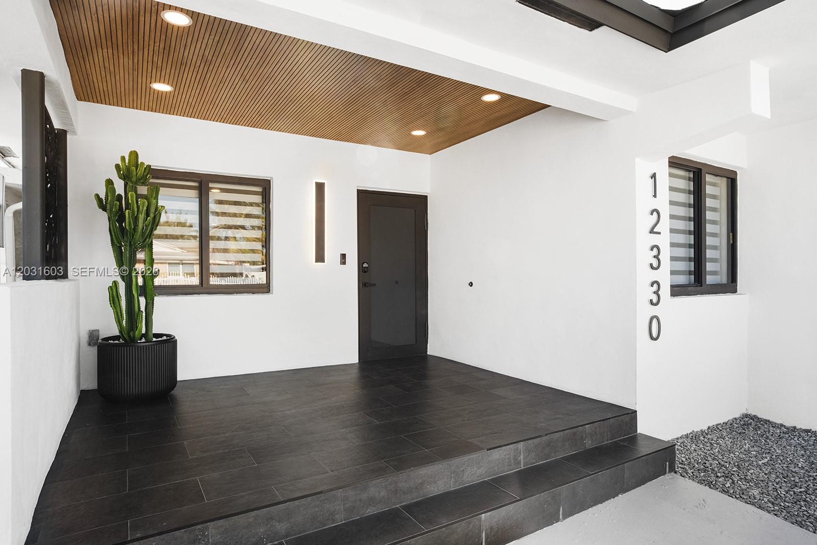 SOUTH MIAMI LAKES - Residential