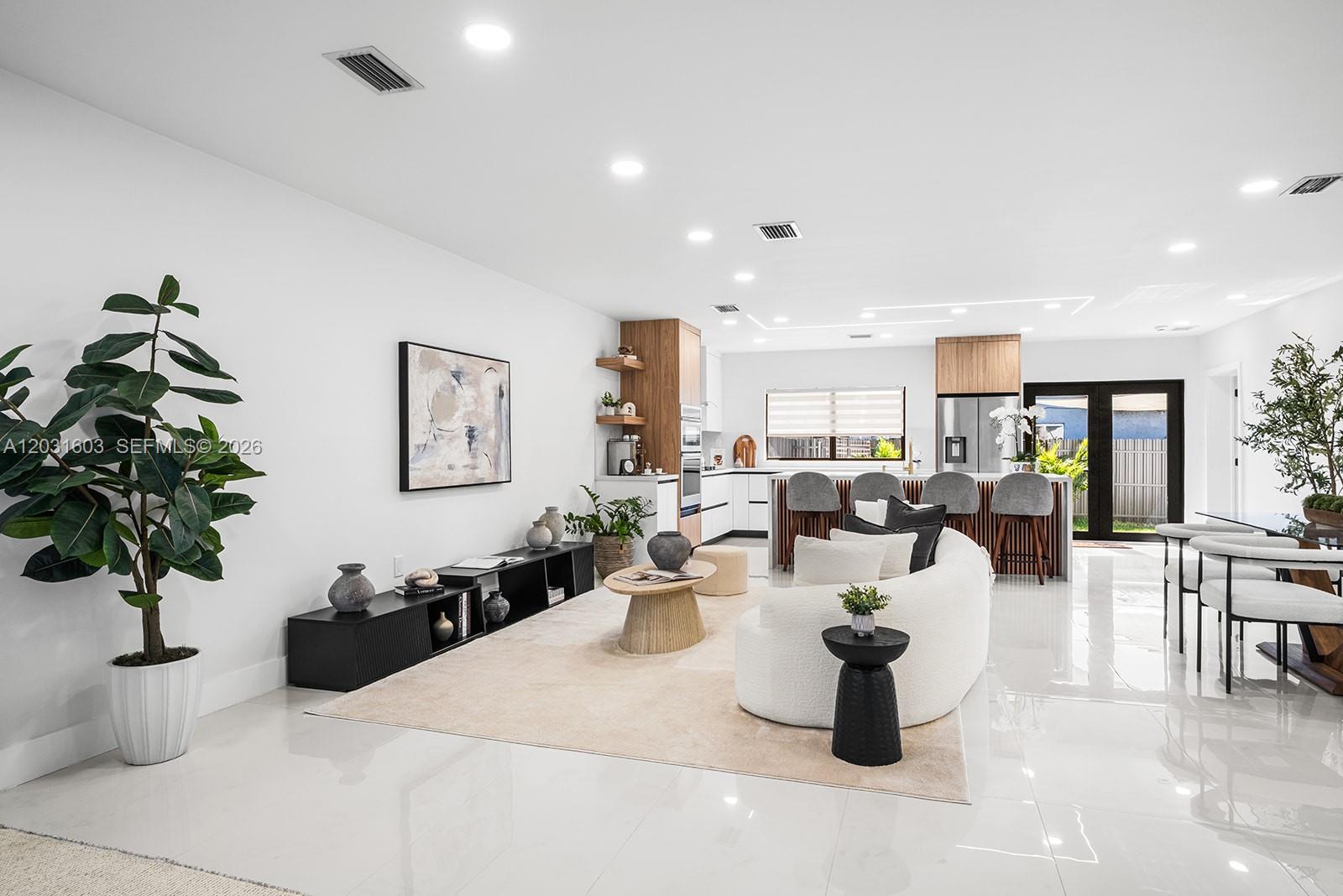 SOUTH MIAMI LAKES - Residential