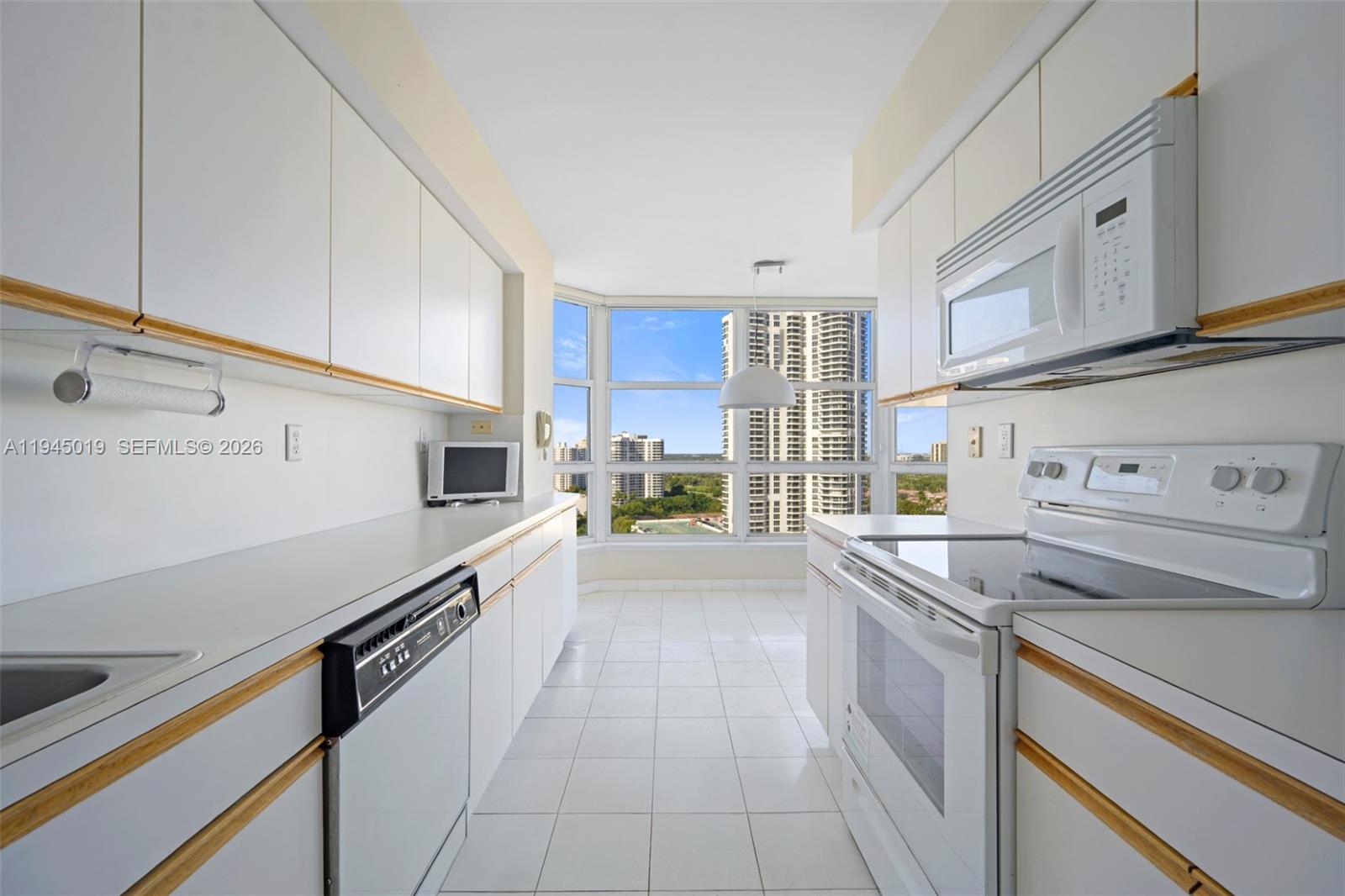 MYSTIC POINTE CONDO NO TH - Residential