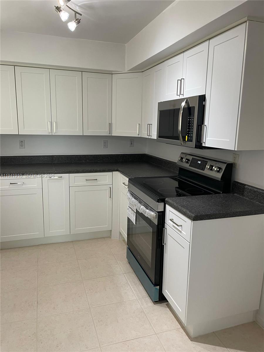 WELLEBY TOWNHOME 1 CONDO - Residential