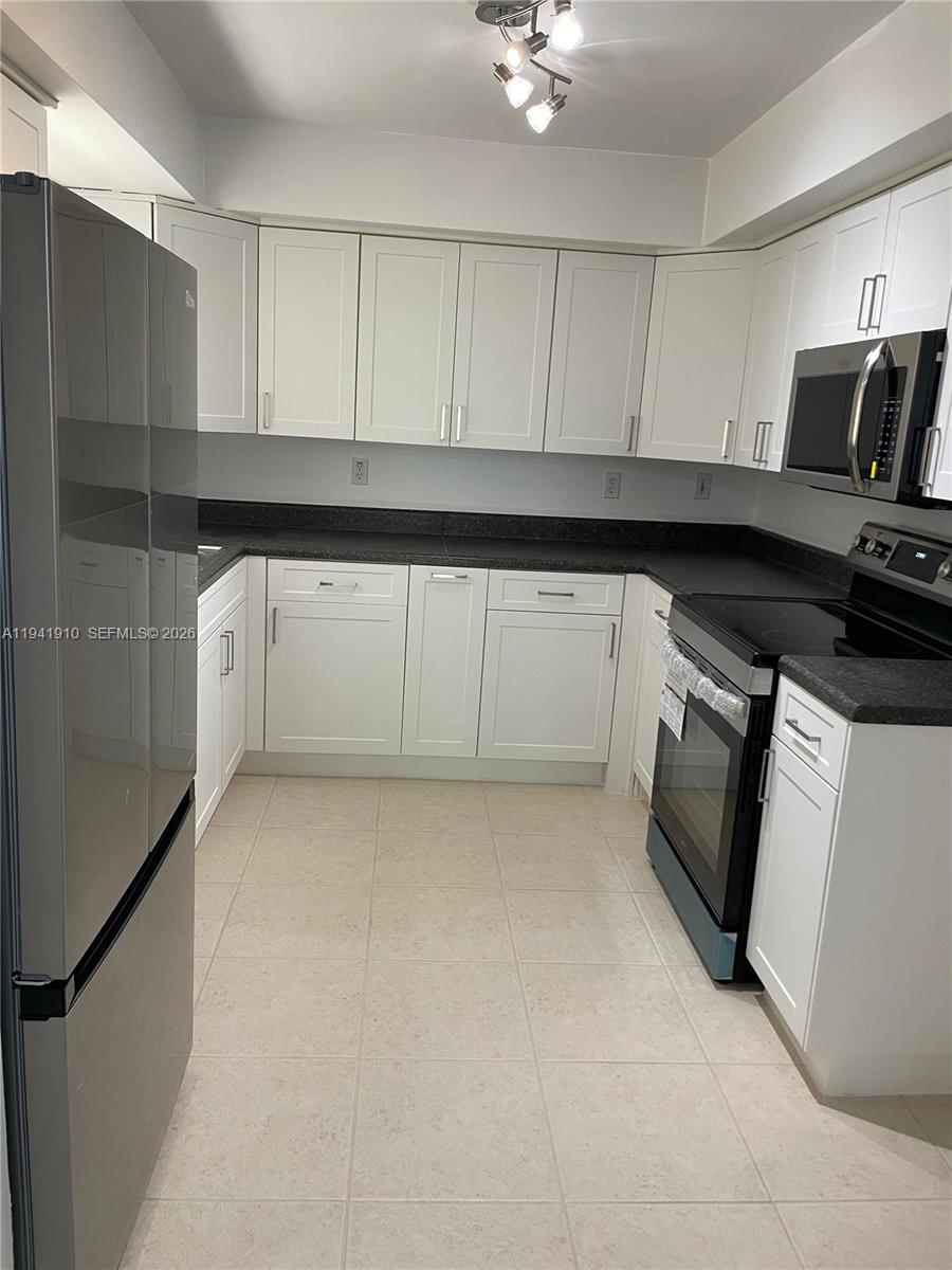 WELLEBY TOWNHOME 1 CONDO - Residential