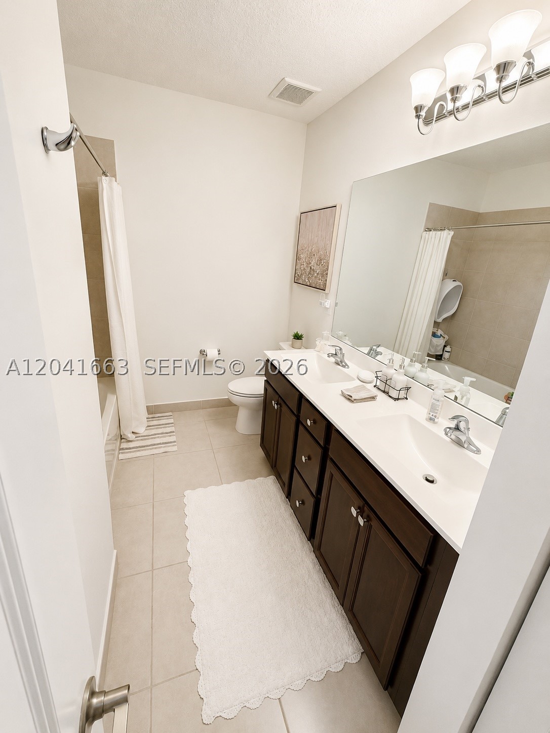 CRYSTAL LAKE 1ST SEC - Residential