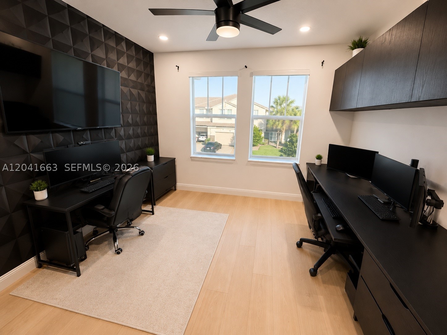 CRYSTAL LAKE 1ST SEC - Residential