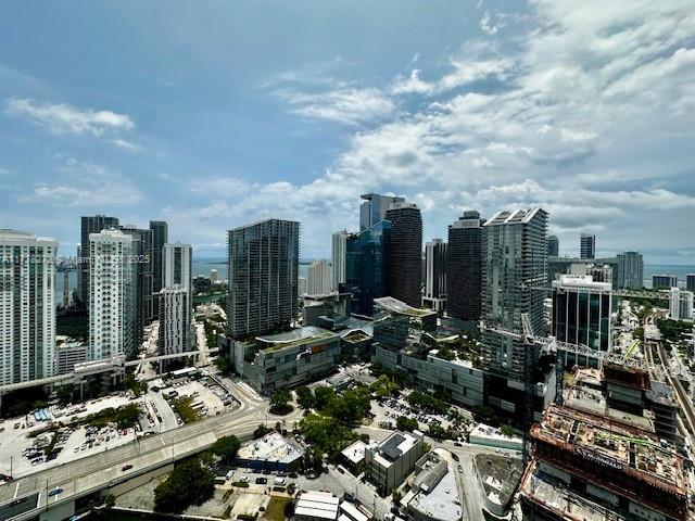 MINT CONDO - Residential