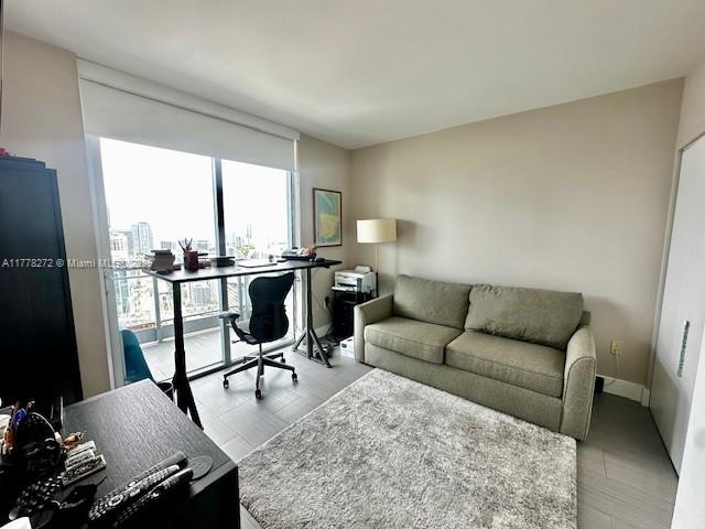 MINT CONDO - Residential