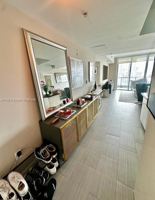 MINT CONDO - Residential