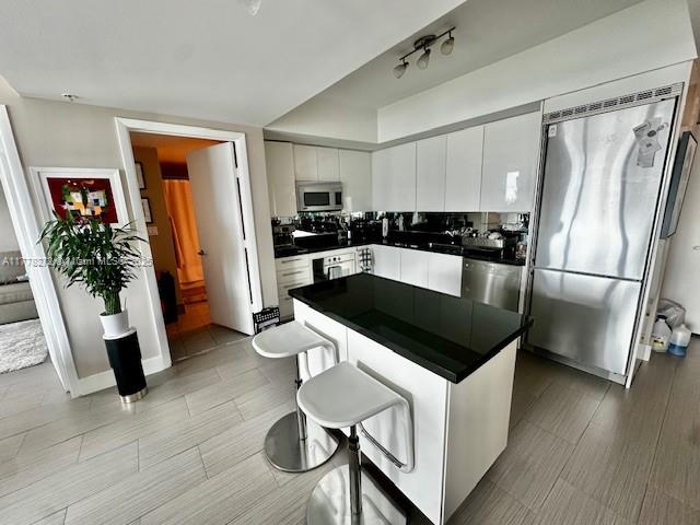MINT CONDO - Residential