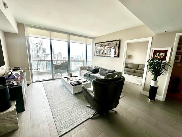 MINT CONDO - Residential