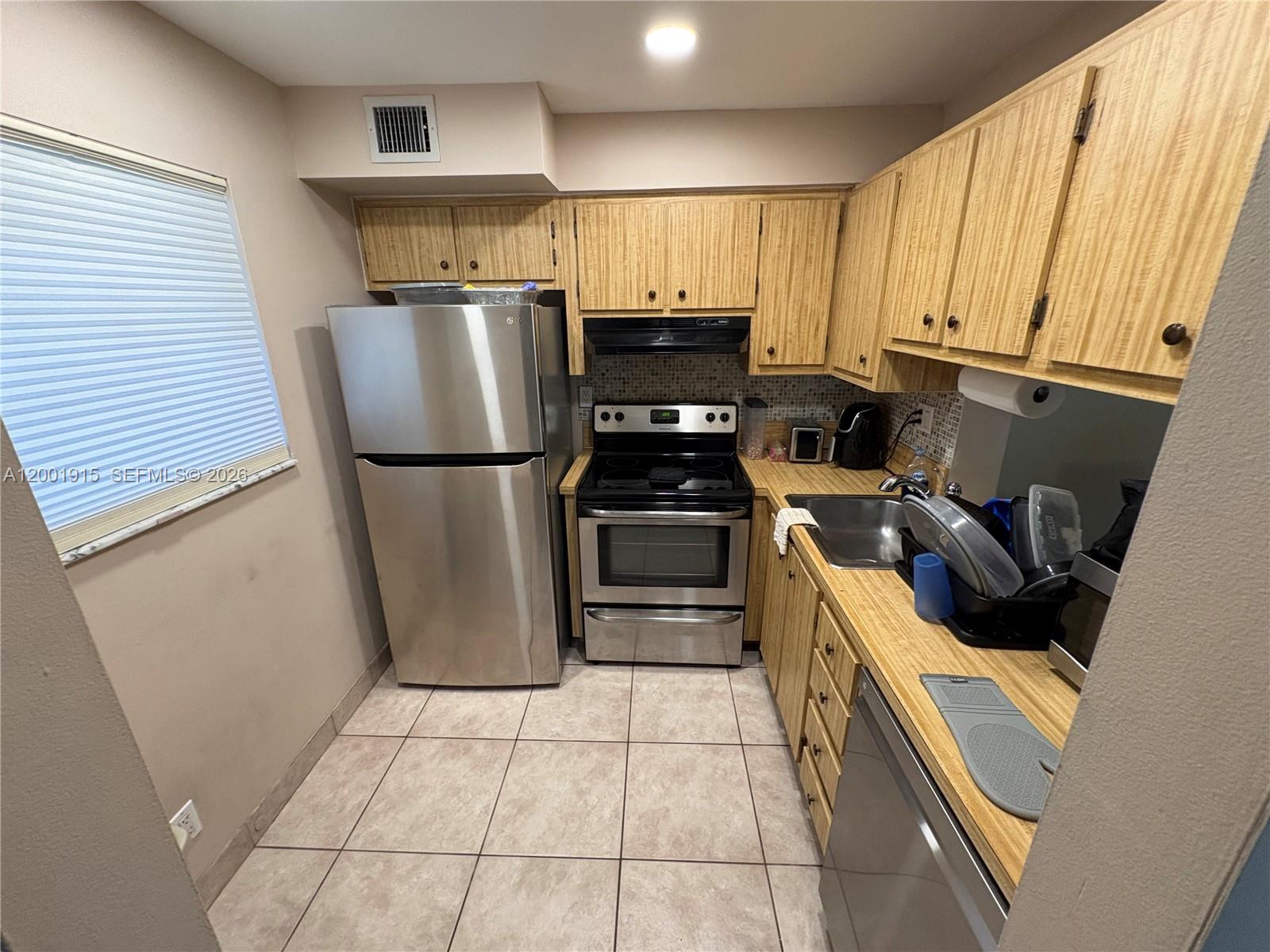 LAKES OF OAKLAND FOREST C - Residential