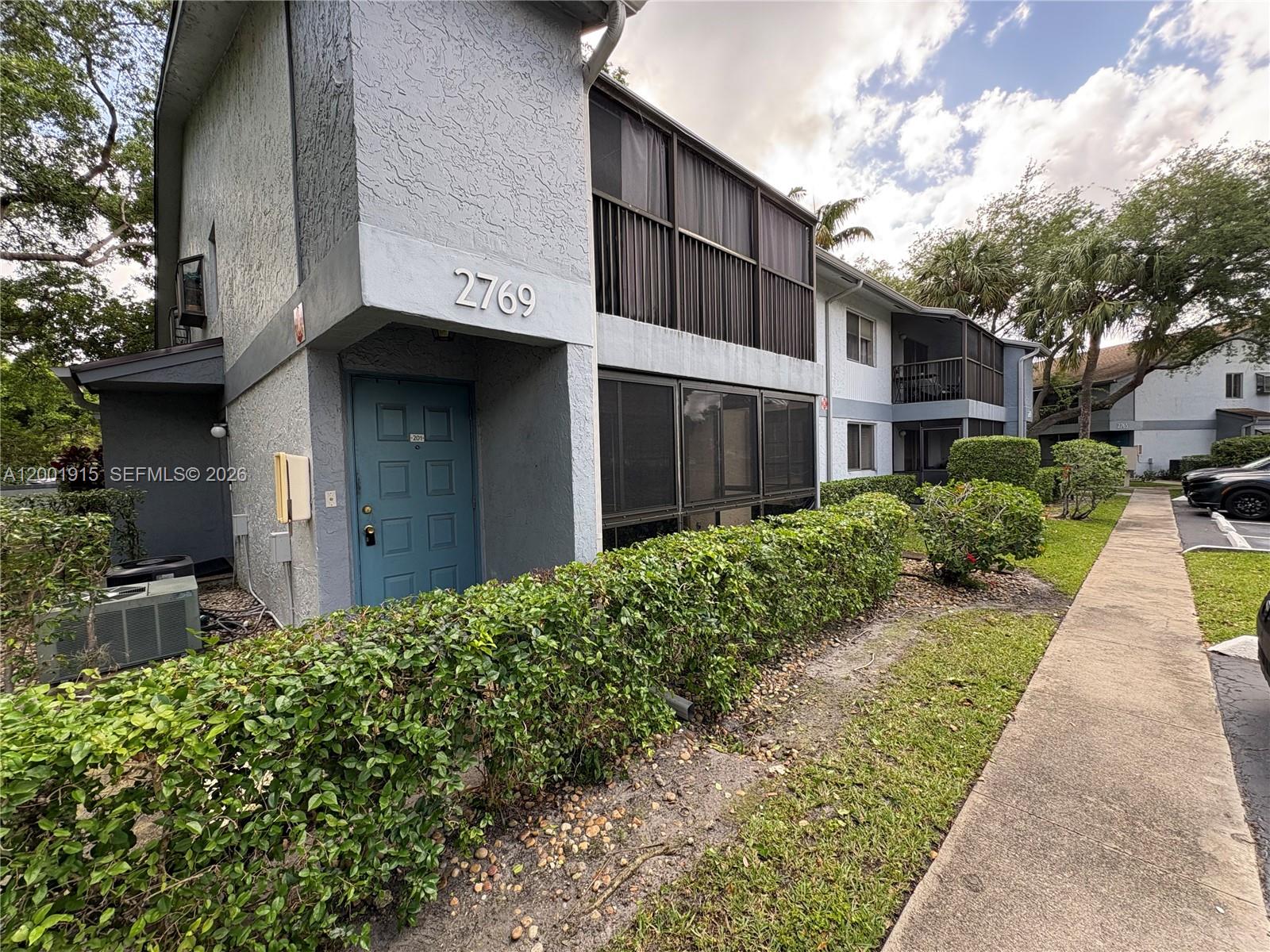 All ages are welcome in The Lakes of Oakland Forest. This 1-bedroom, 1-bathroom condo has a walk-in closet and a screened patio overlooking a peaceful garden courtyard view. It is located near major highways and shopping options. Residents of The Lakes of Oakland Forest can enjoy waterway walking paths, two community heated pools, clubhouses, and assigned parking.