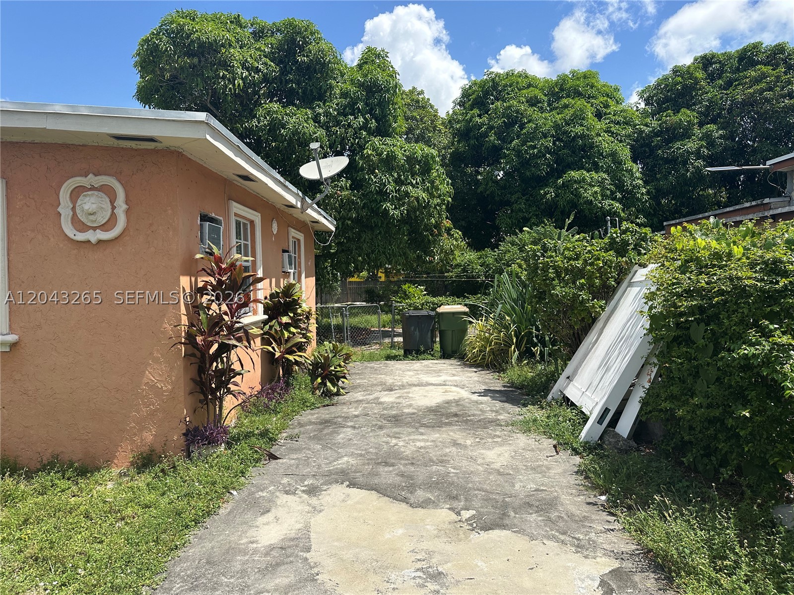 RIVERA MANOR - Residential