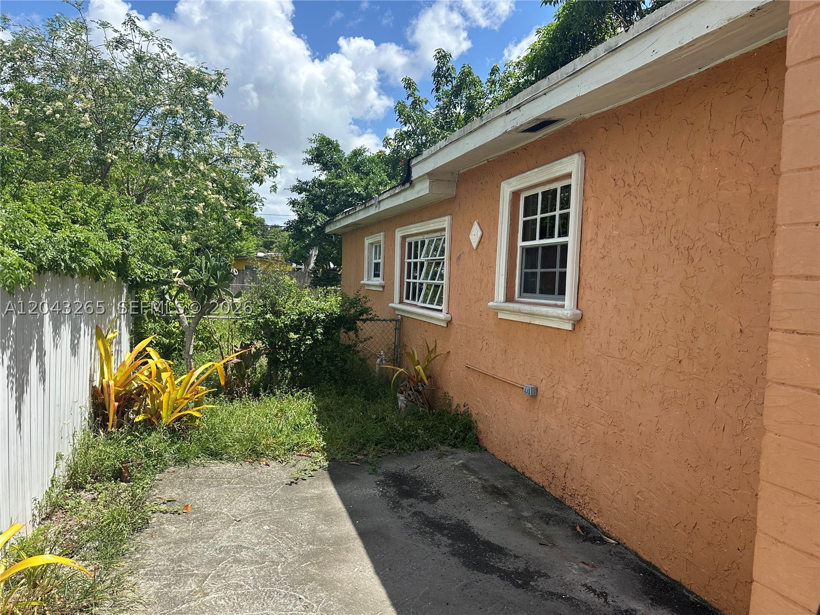 RIVERA MANOR - Residential