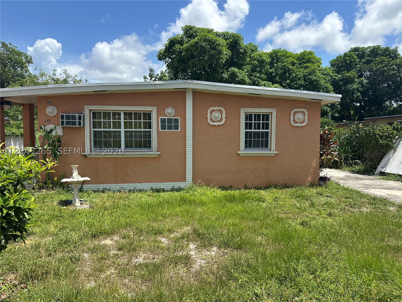RIVERA MANOR - Residential