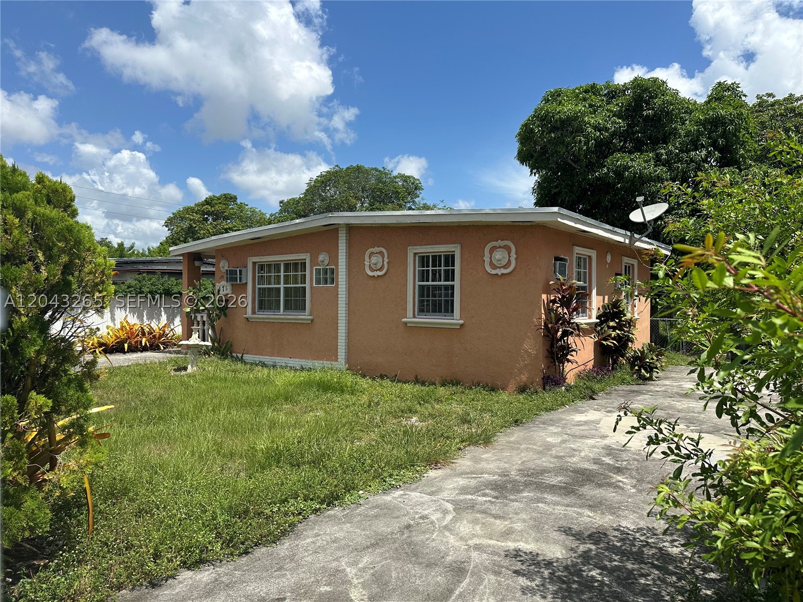 RIVERA MANOR - Residential