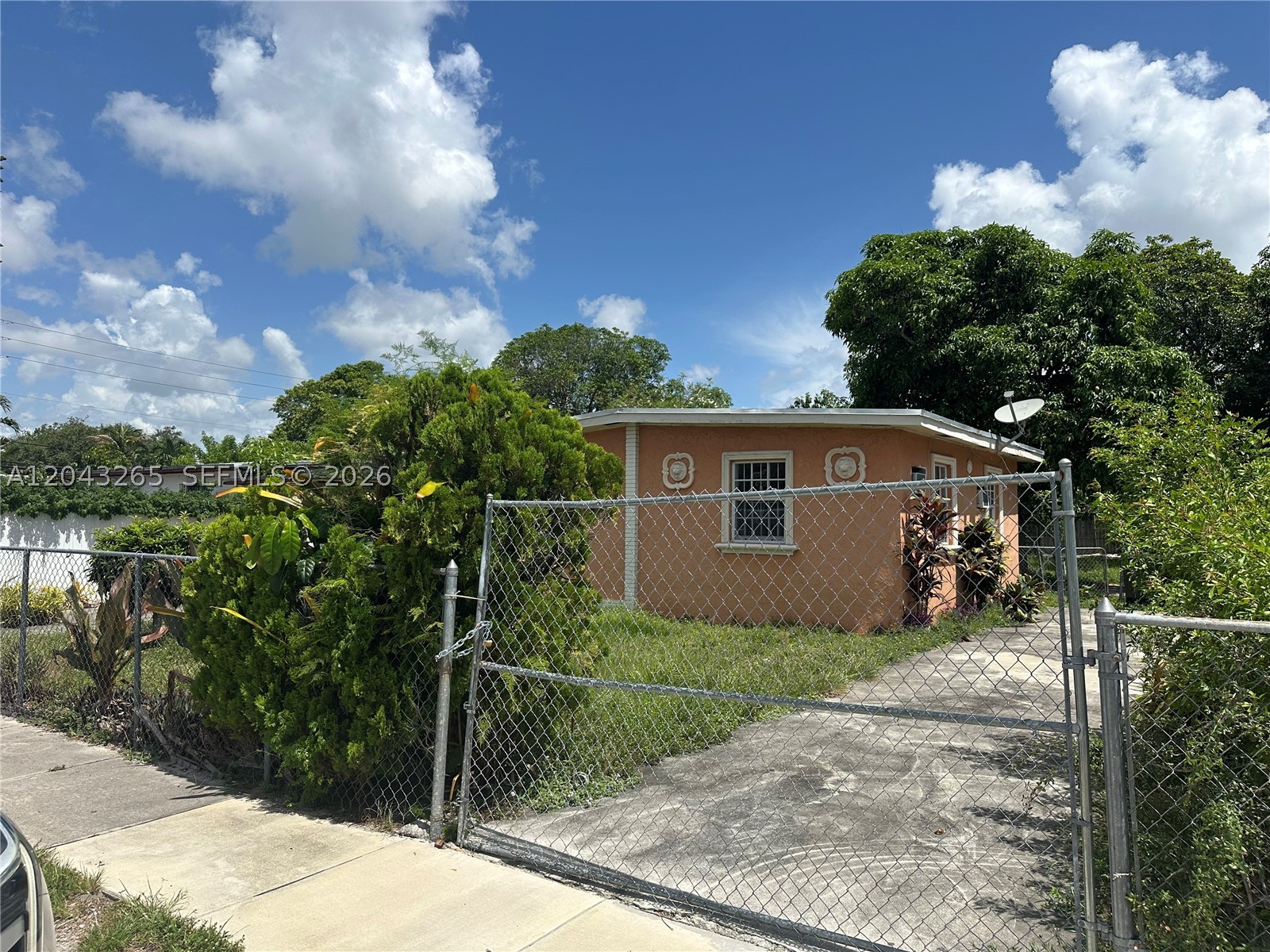 RIVERA MANOR - Residential