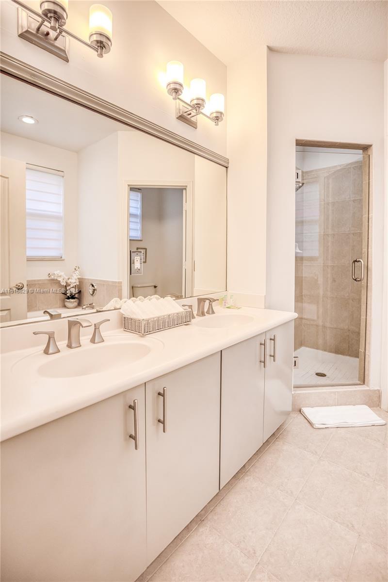KENDALL COUNTRY ESTATES - Residential Lease