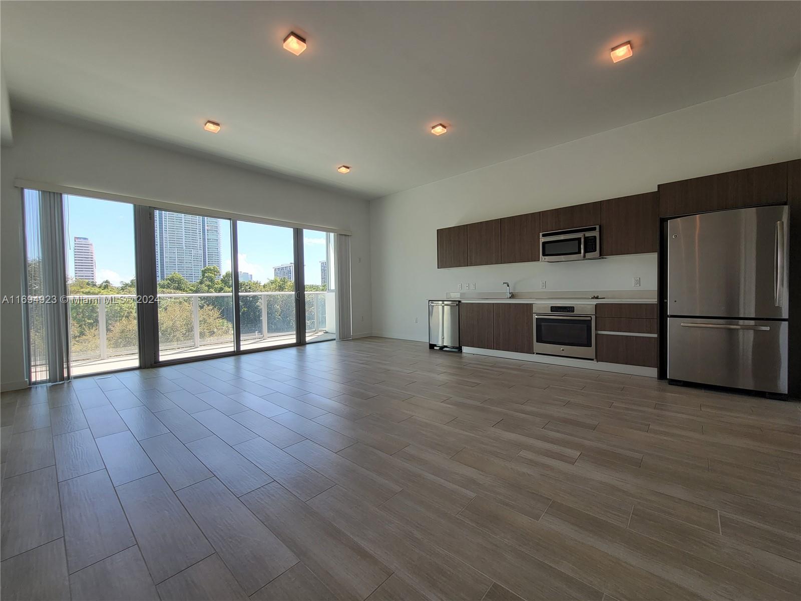 LE PARC AT BRICKELL - Residential