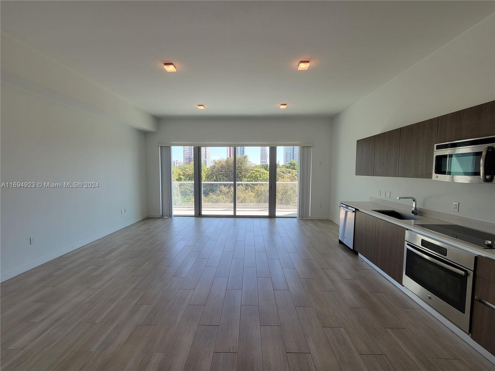 LE PARC AT BRICKELL - Residential