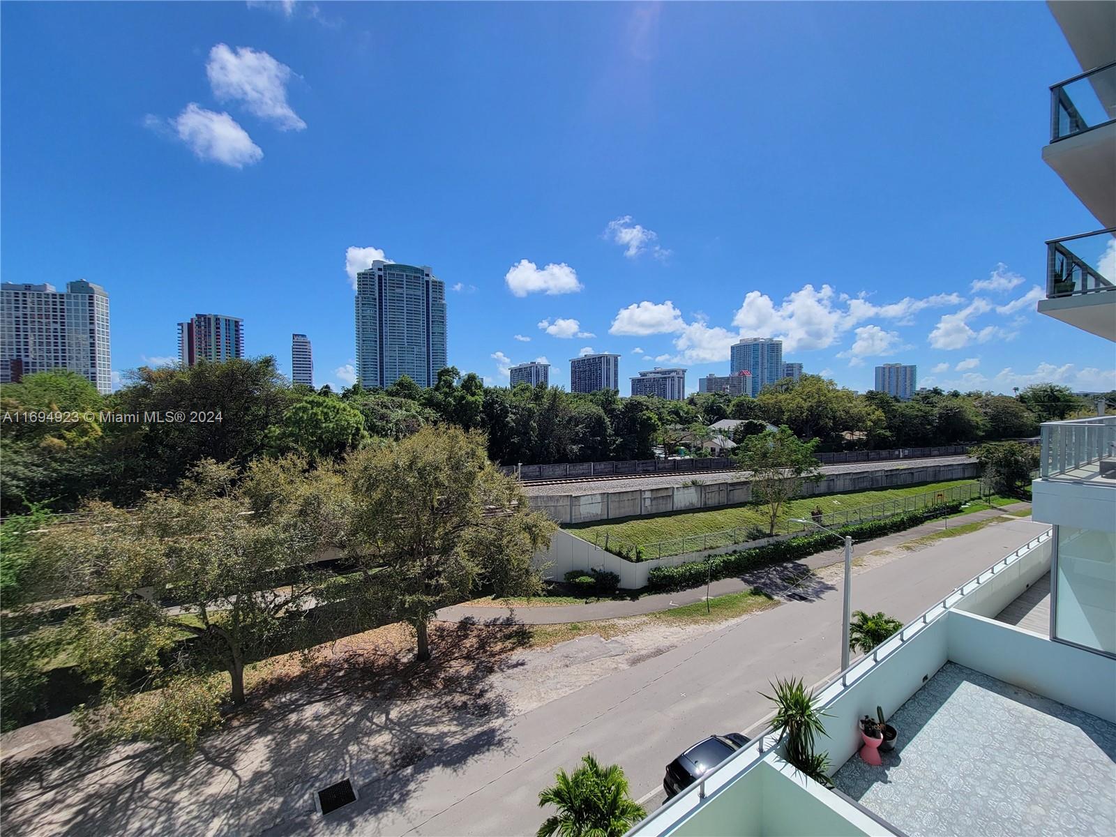 LE PARC AT BRICKELL - Residential