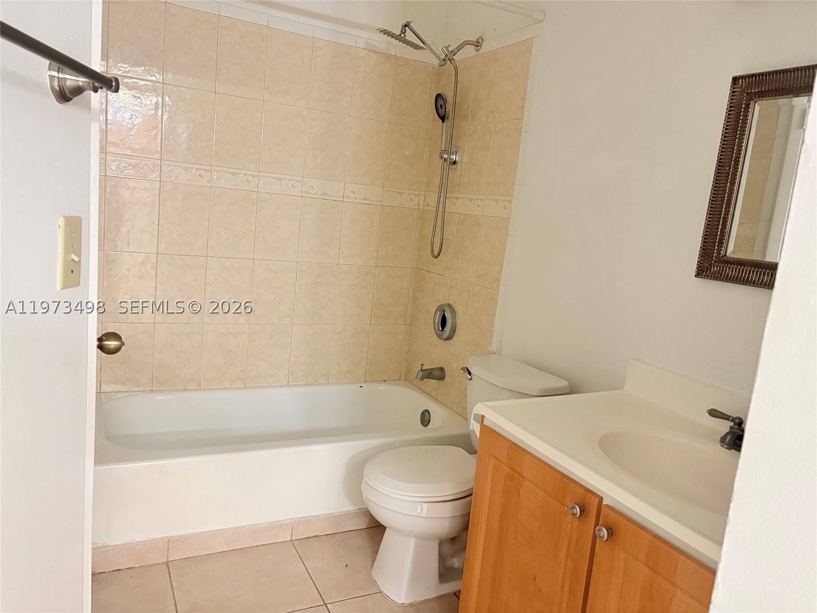 LA HACIENDA COUNTRY CLUB - Residential