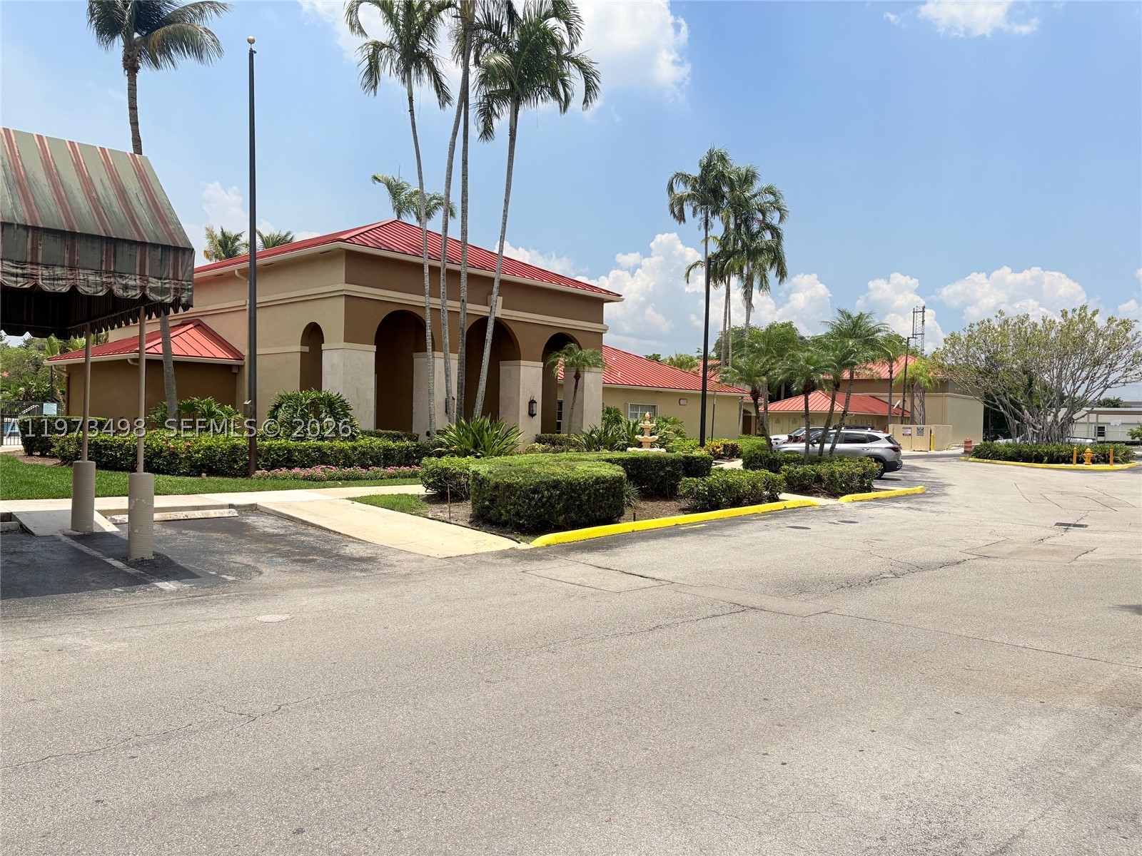 LA HACIENDA COUNTRY CLUB - Residential