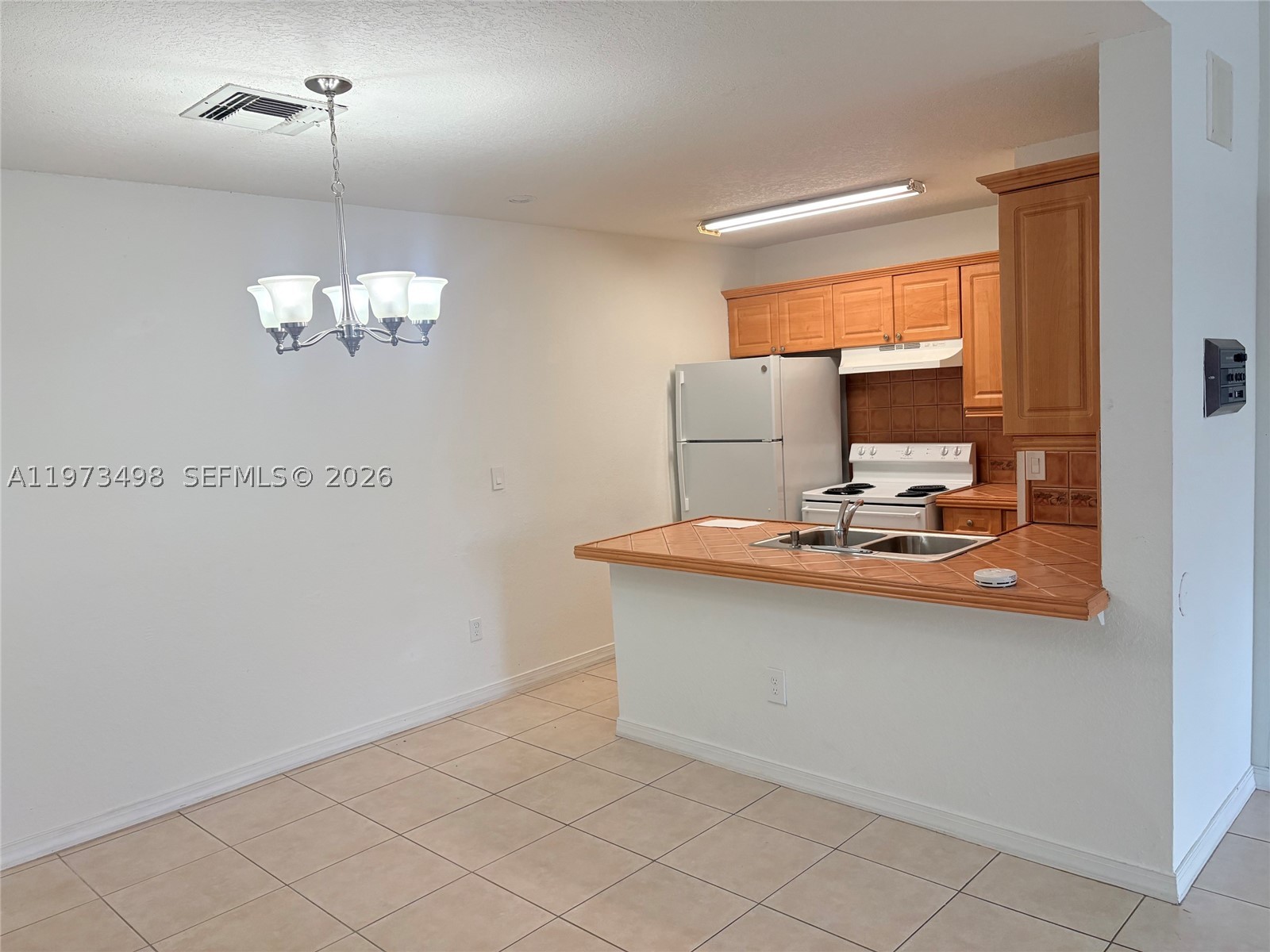 LA HACIENDA COUNTRY CLUB - Residential