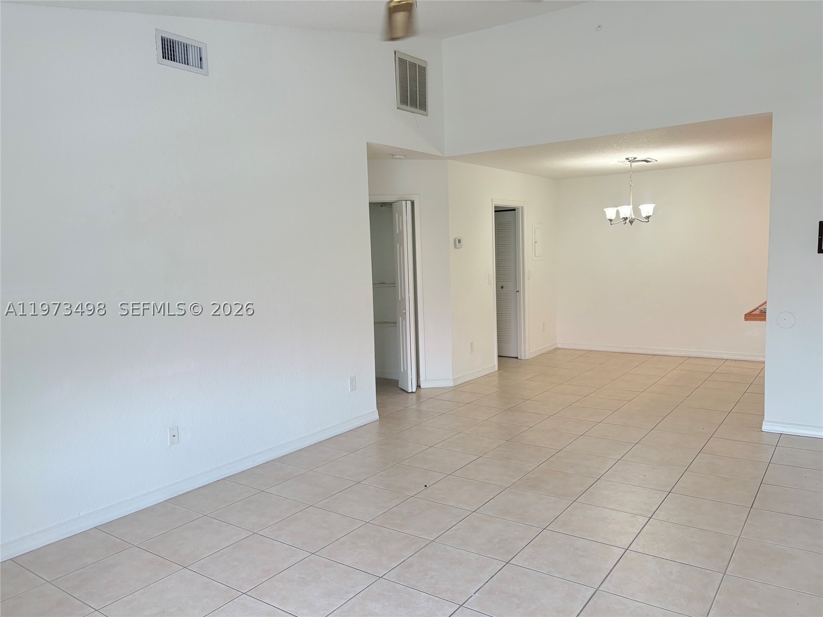 LA HACIENDA COUNTRY CLUB - Residential