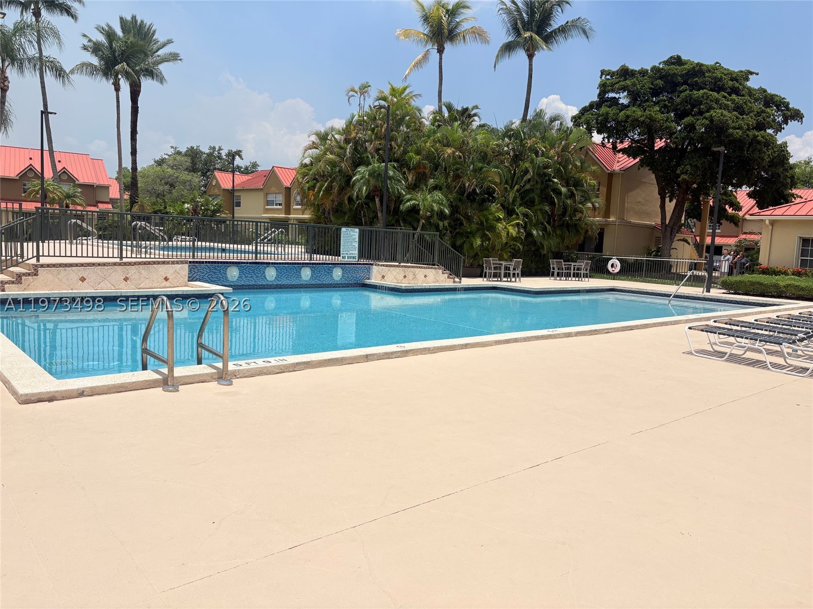 LA HACIENDA COUNTRY CLUB - Residential