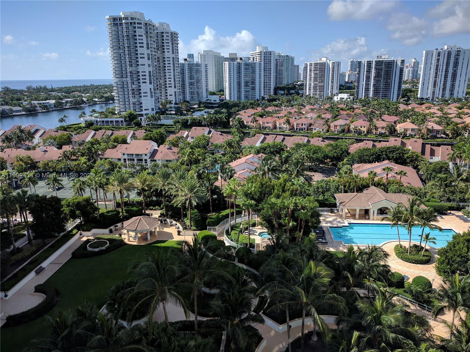 SOUTH TOWER AT THE POINT - Residential