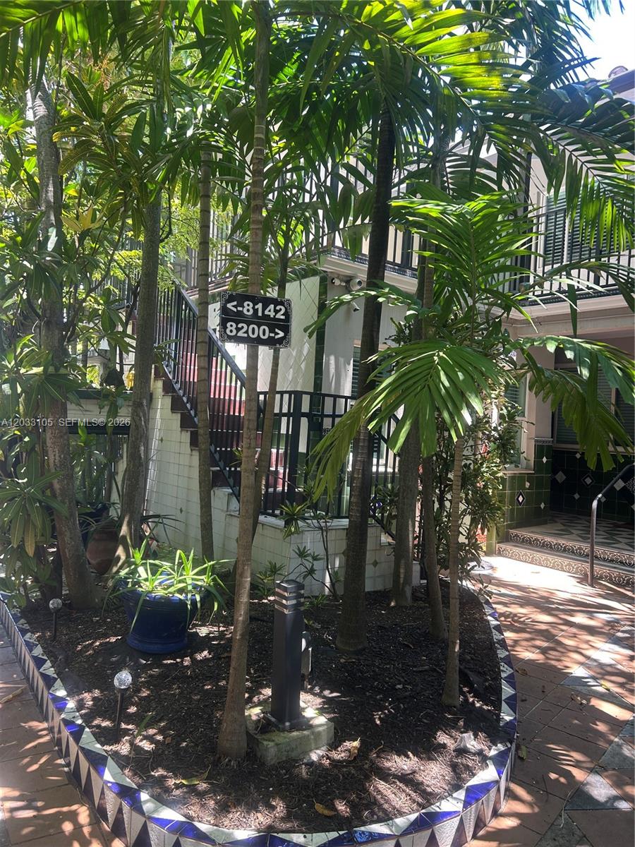 Amazing … one bedroom in waterfront building. With assigned private parking and gated don’t miss out