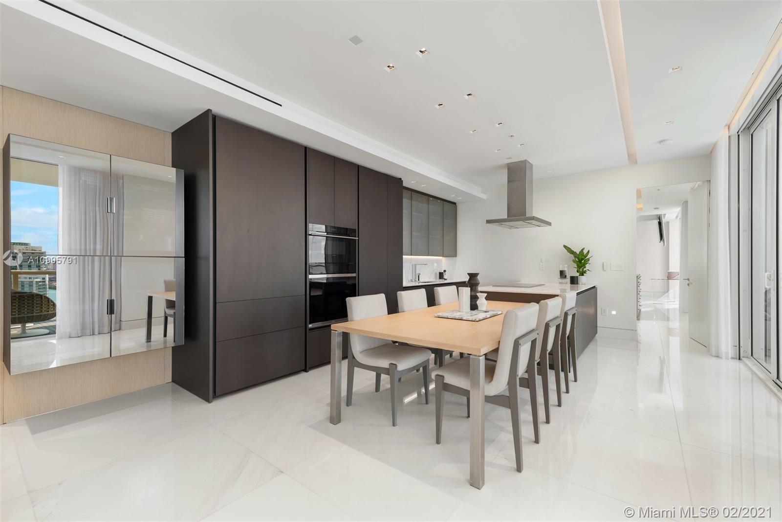 CONTINUUM ON SOUTH BEACH - Residential