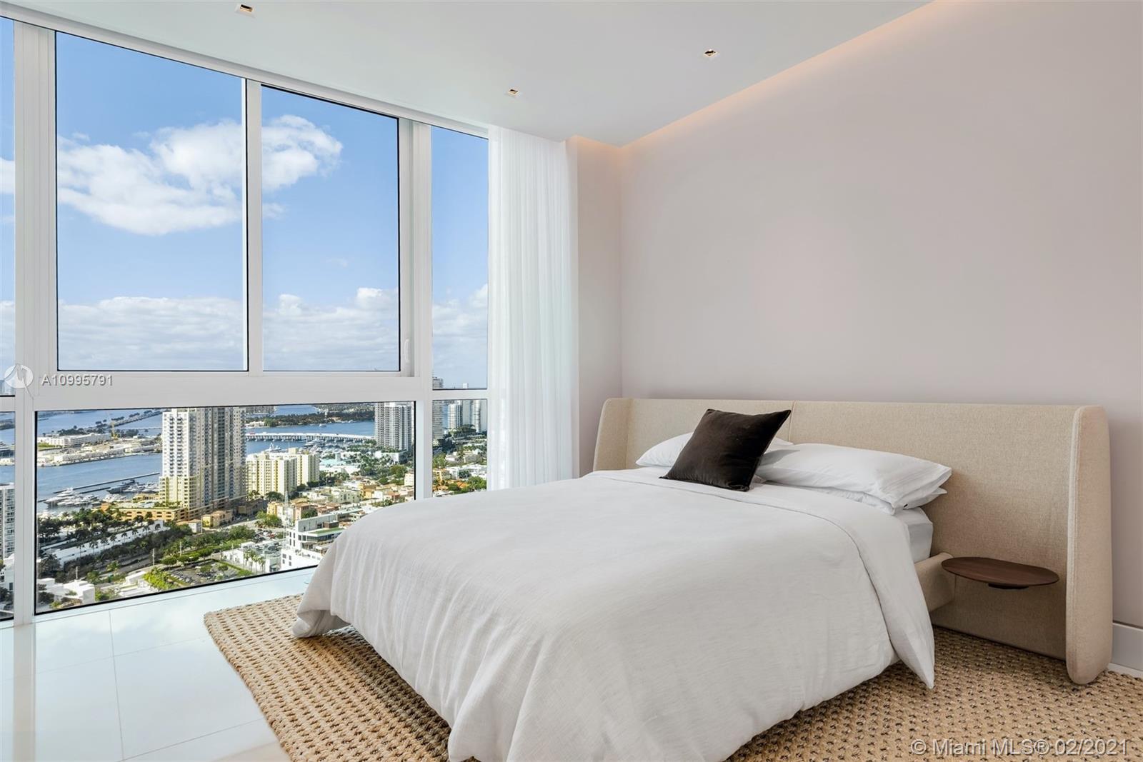 CONTINUUM ON SOUTH BEACH - Residential