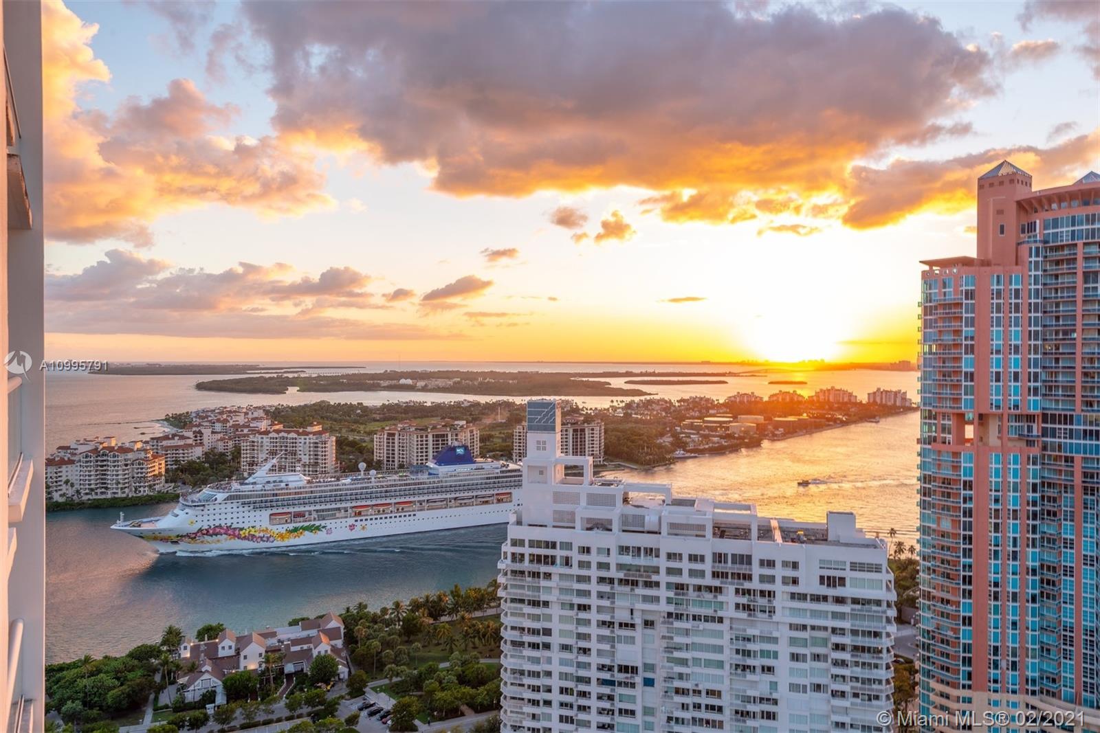 CONTINUUM ON SOUTH BEACH - Residential