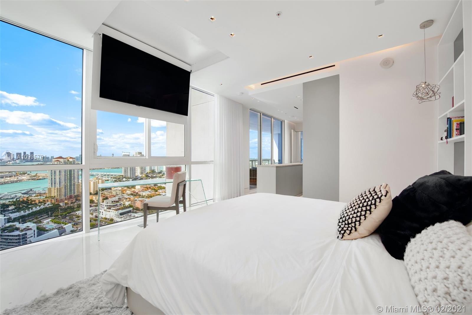 CONTINUUM ON SOUTH BEACH - Residential