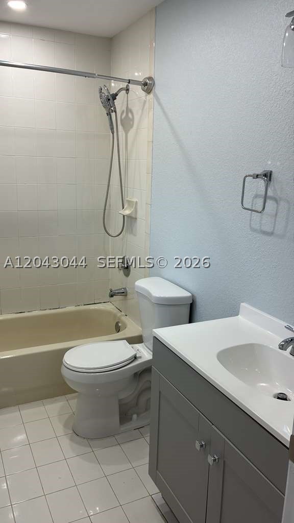 EL PRADO XVI CONDO - Residential Lease