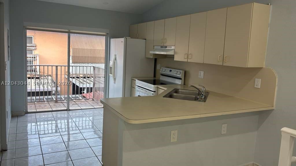EL PRADO XVI CONDO - Residential Lease