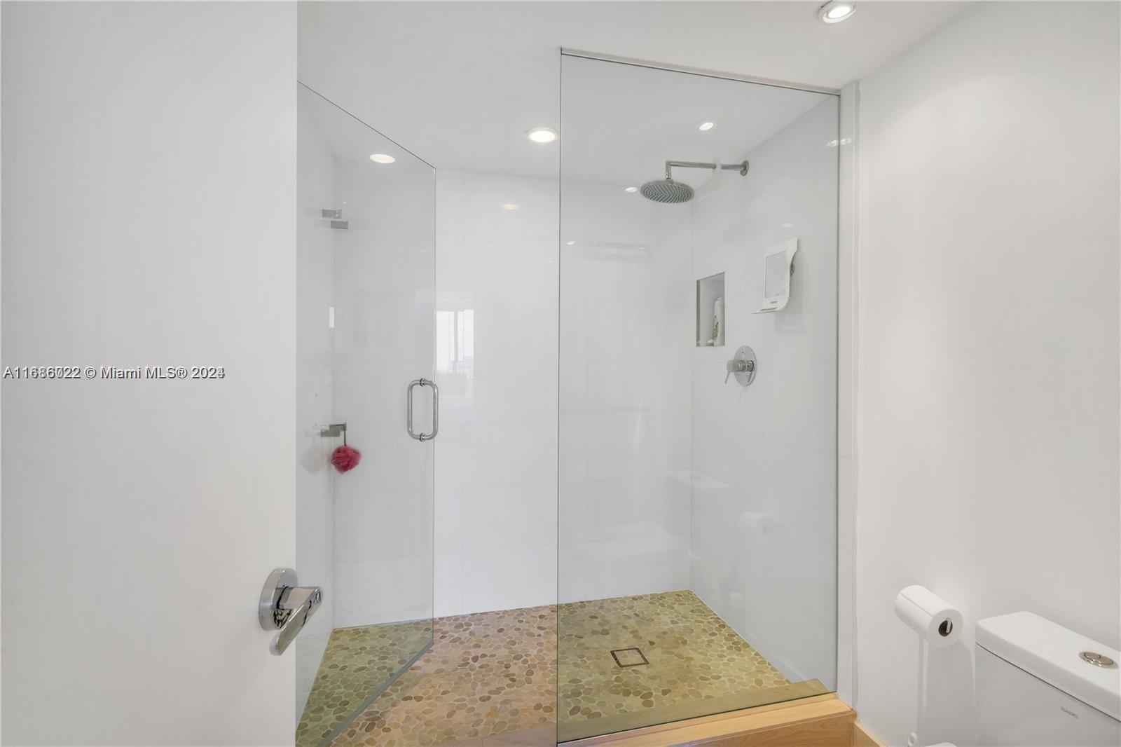 CASA DEL MAR CONDO - Residential Lease