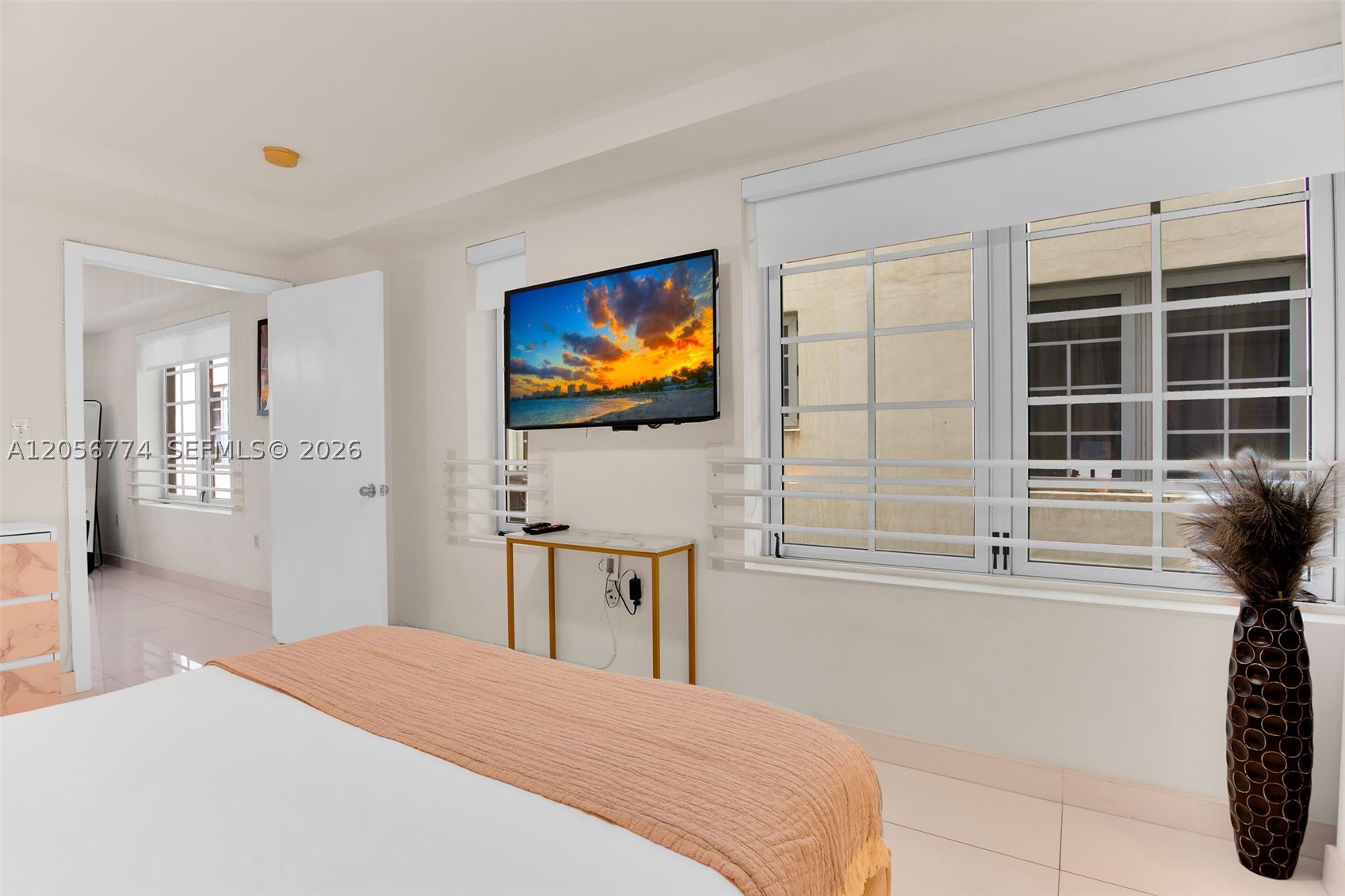 THE CARLYLE DECO HOTEL CO - Residential
