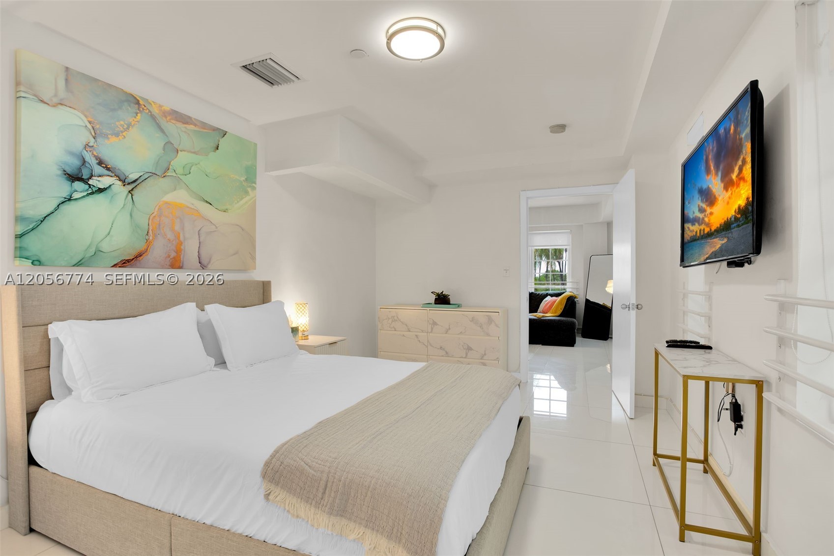 THE CARLYLE DECO HOTEL CO - Residential