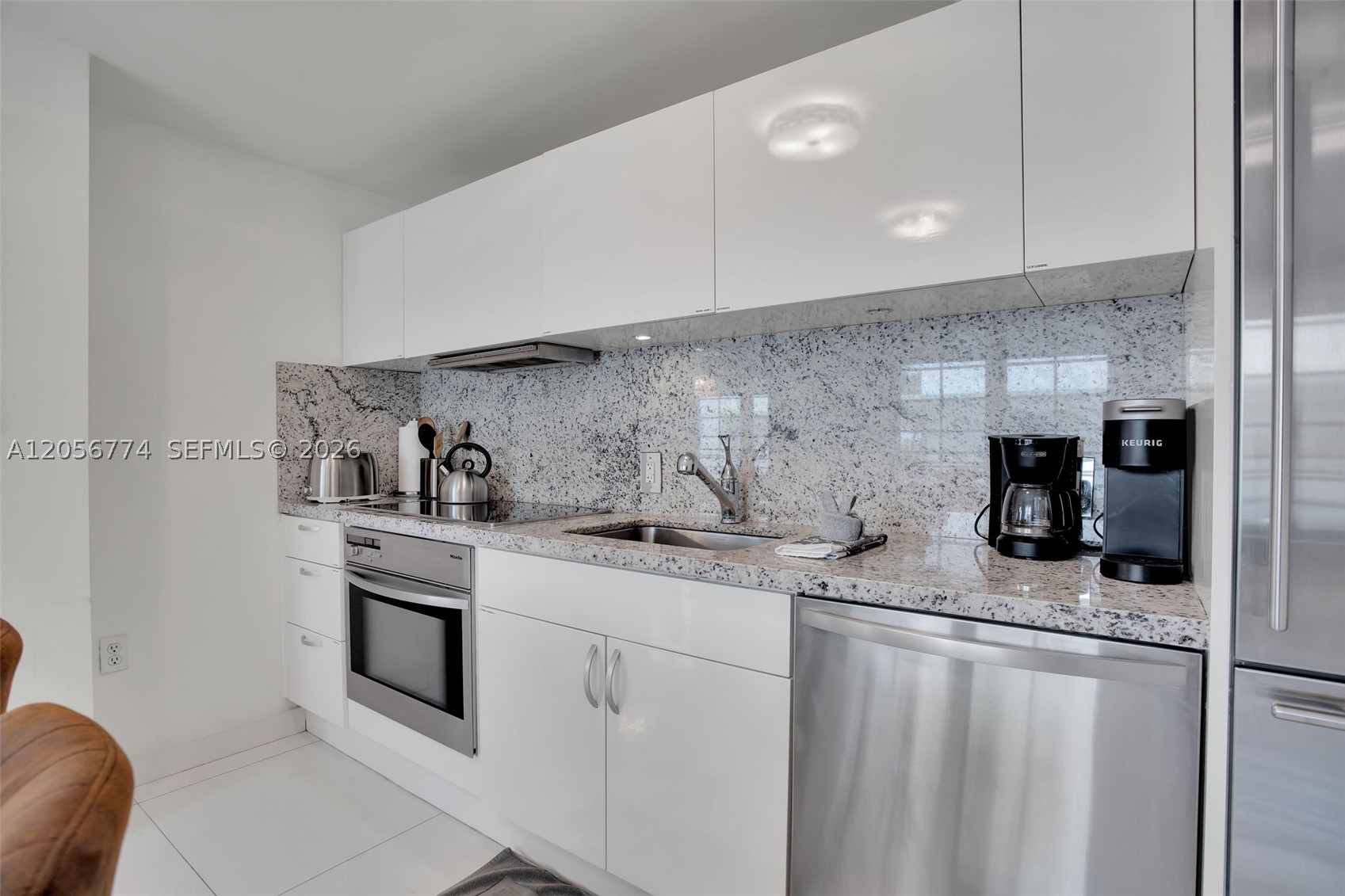 THE CARLYLE DECO HOTEL CO - Residential