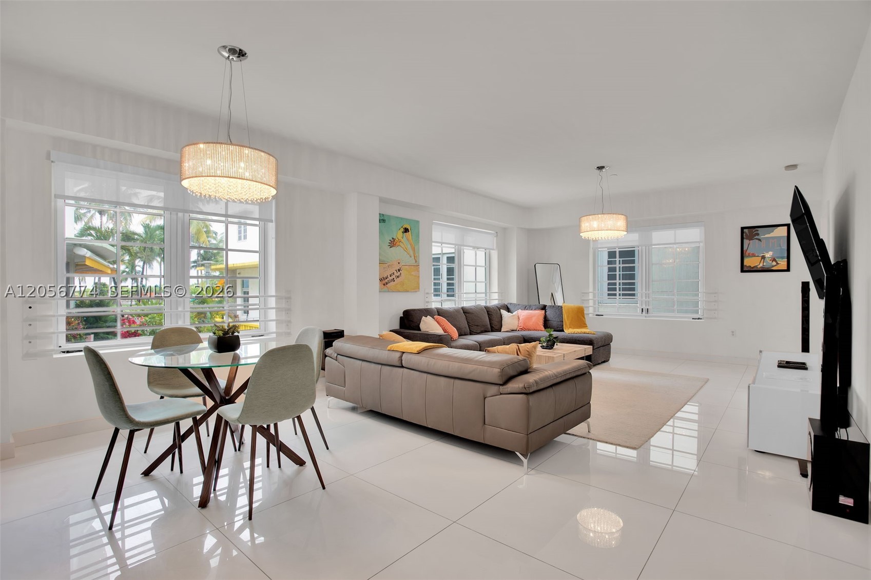 THE CARLYLE DECO HOTEL CO - Residential