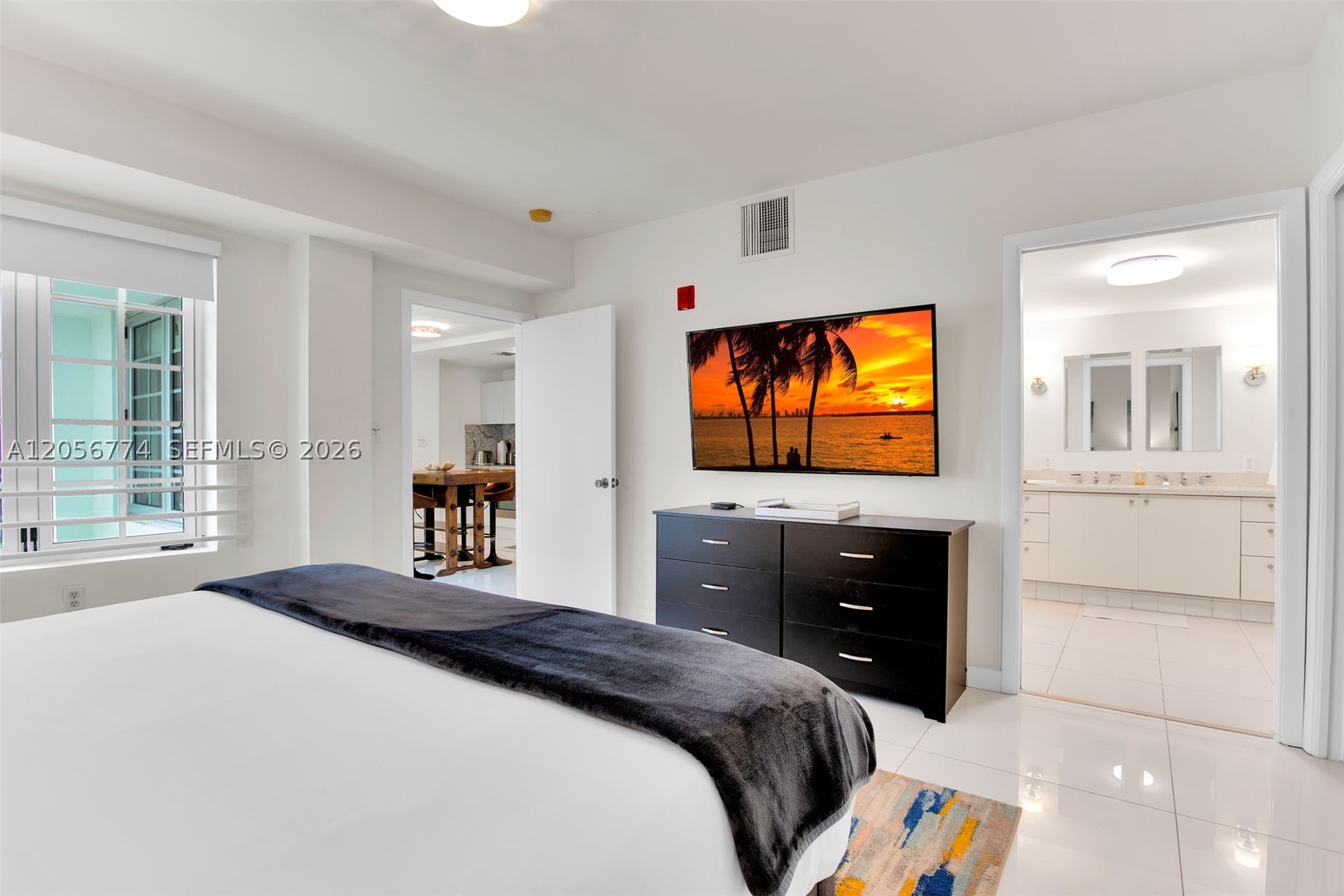 THE CARLYLE DECO HOTEL CO - Residential