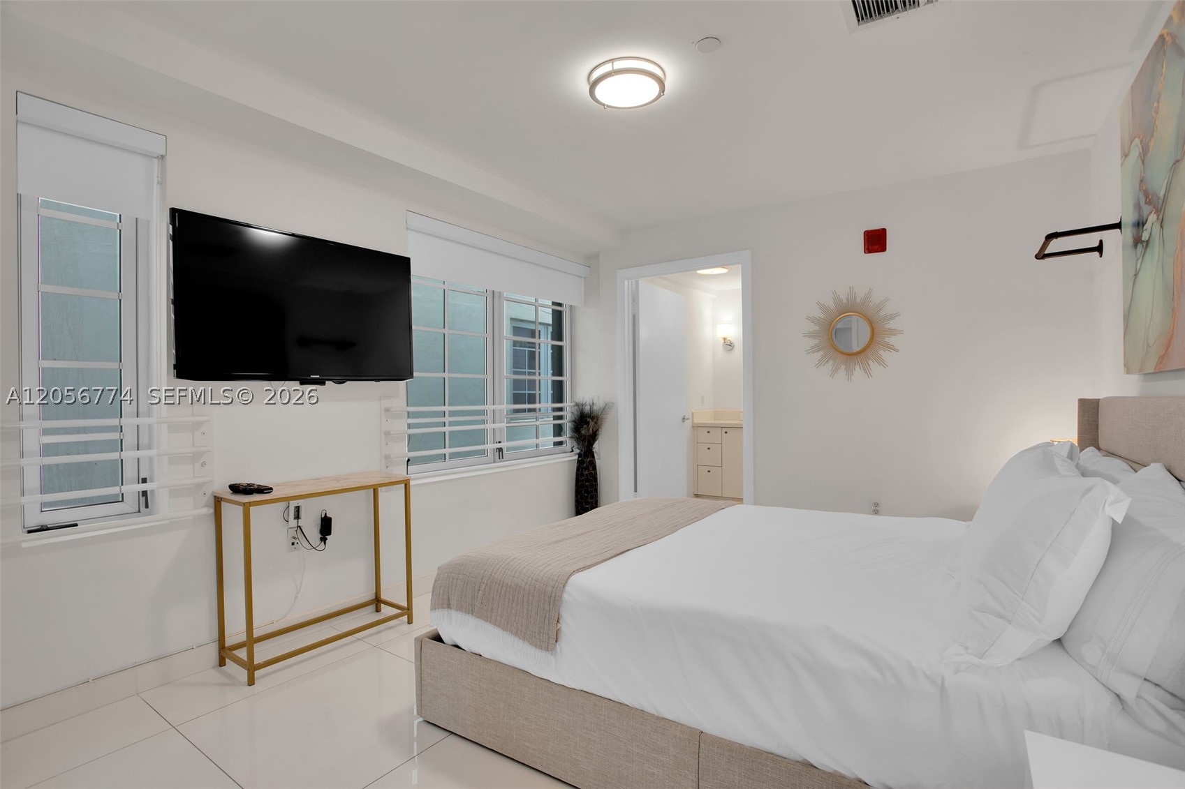 THE CARLYLE DECO HOTEL CO - Residential
