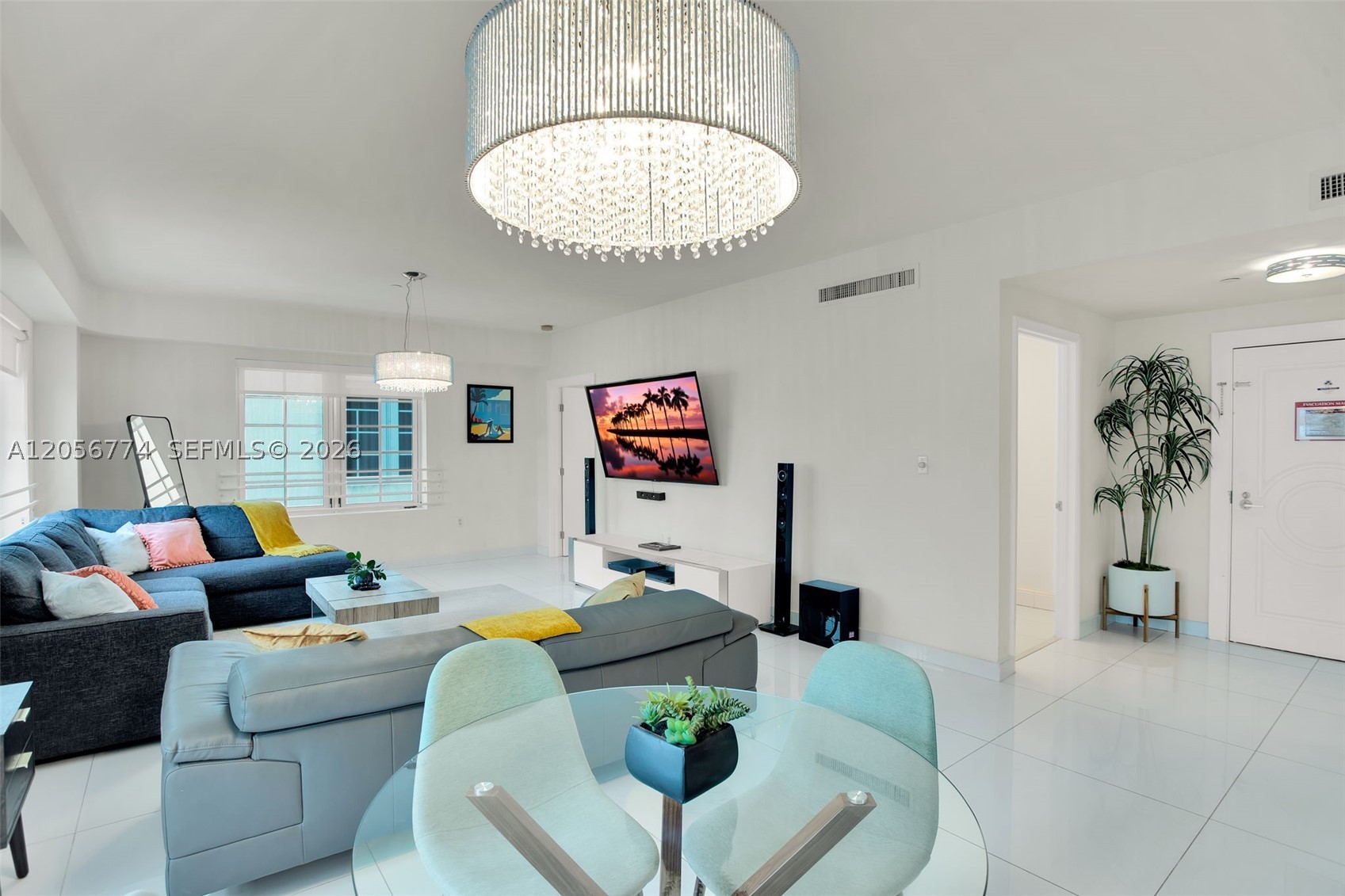 THE CARLYLE DECO HOTEL CO - Residential