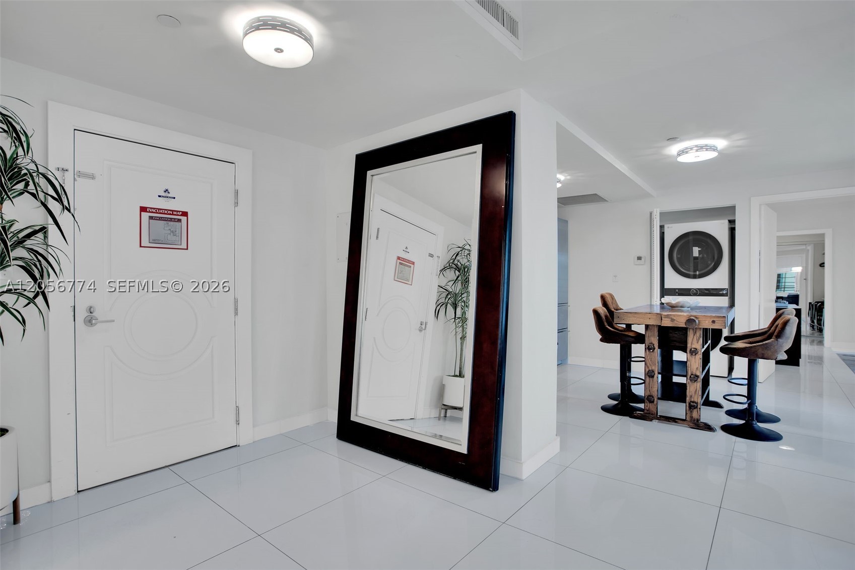 THE CARLYLE DECO HOTEL CO - Residential