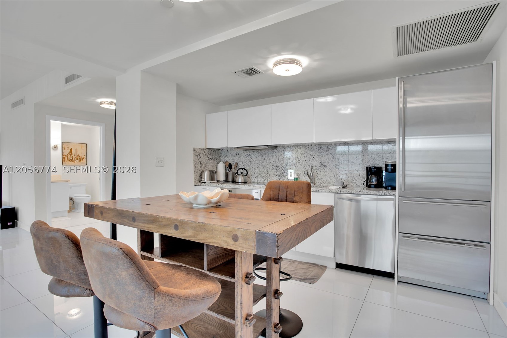 THE CARLYLE DECO HOTEL CO - Residential