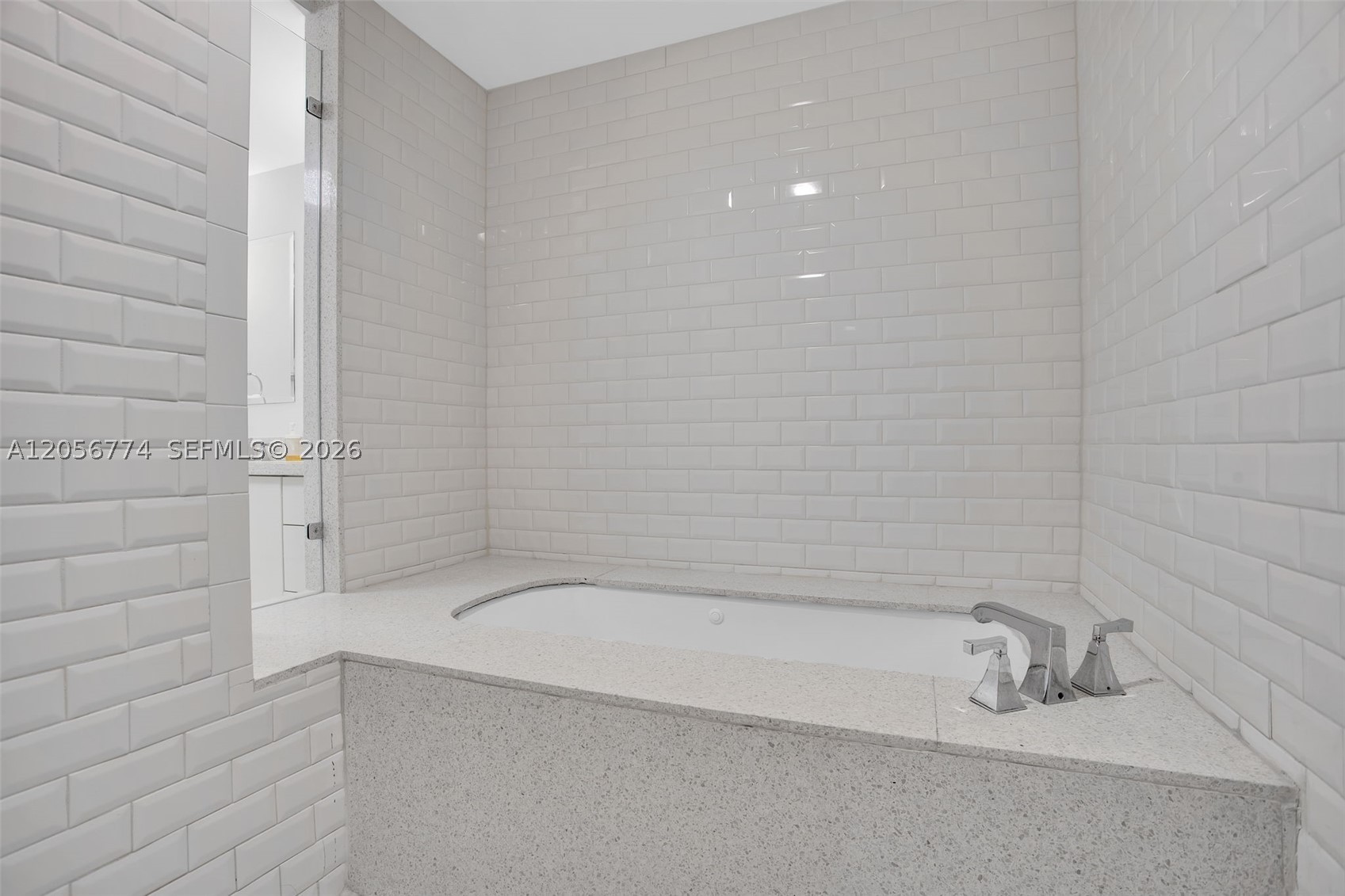 THE CARLYLE DECO HOTEL CO - Residential