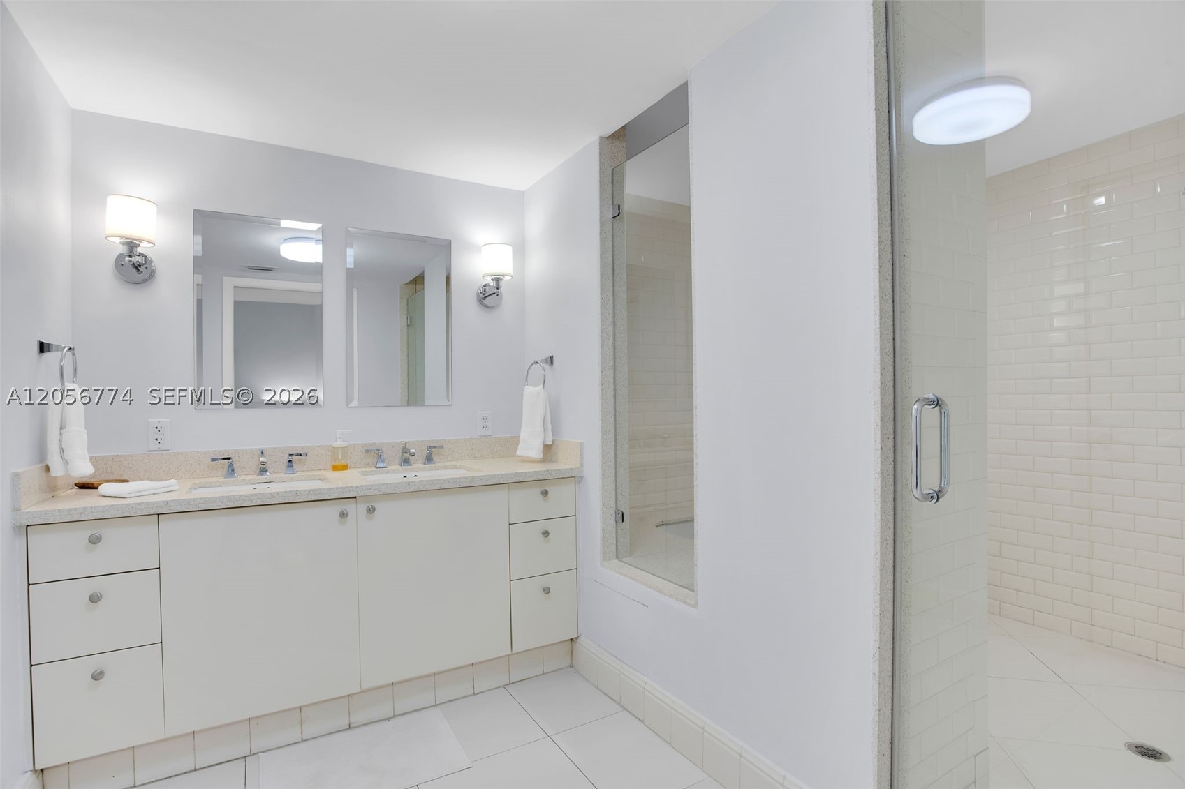 THE CARLYLE DECO HOTEL CO - Residential