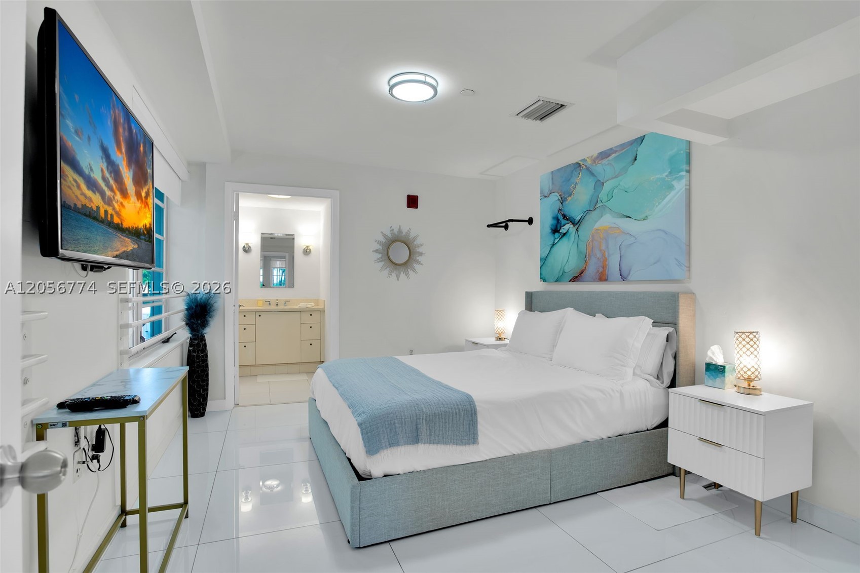THE CARLYLE DECO HOTEL CO - Residential