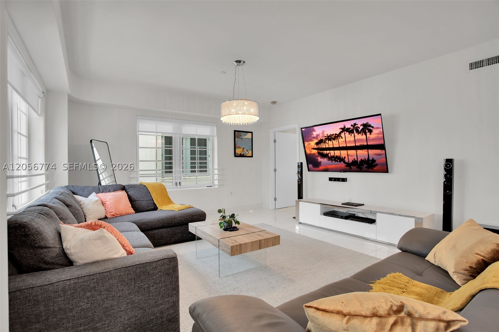 THE CARLYLE DECO HOTEL CO - Residential